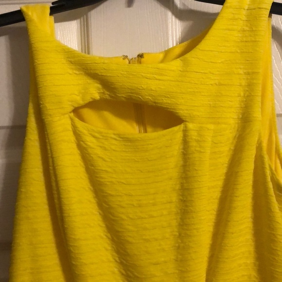 Yellow dress - Picture 2 of 3